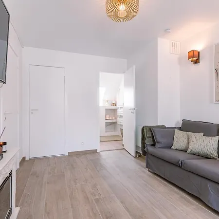 Apartment Brand New Holiday Flat In A Location, Just Around The Corner From The Sea And The Beach Nieuwpoort